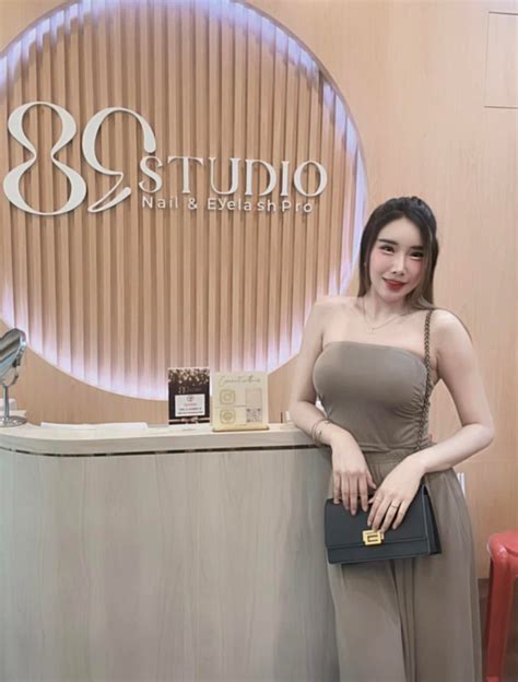 กุลธิรา วลัยเพ็ชร .